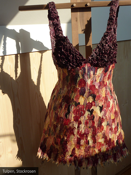 Blütenkleid - Tulpen, Stockrosen