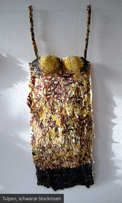 Blütenkleid - Tulpen, schwarze Stockrosen